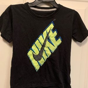 Nike Graphic Tee Boys Sz 4 SEE DETAILS